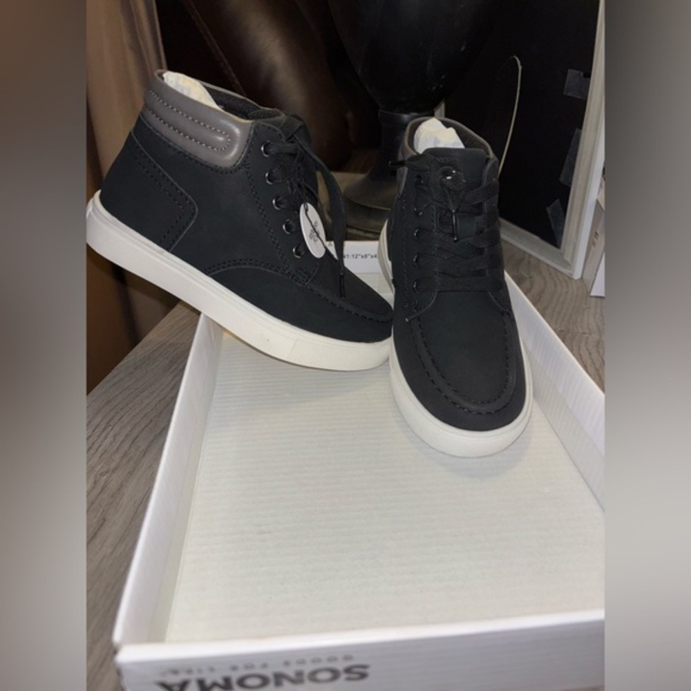 Sonoma Goods for Life Elvin memory foam kids shoe. size 12 NWT